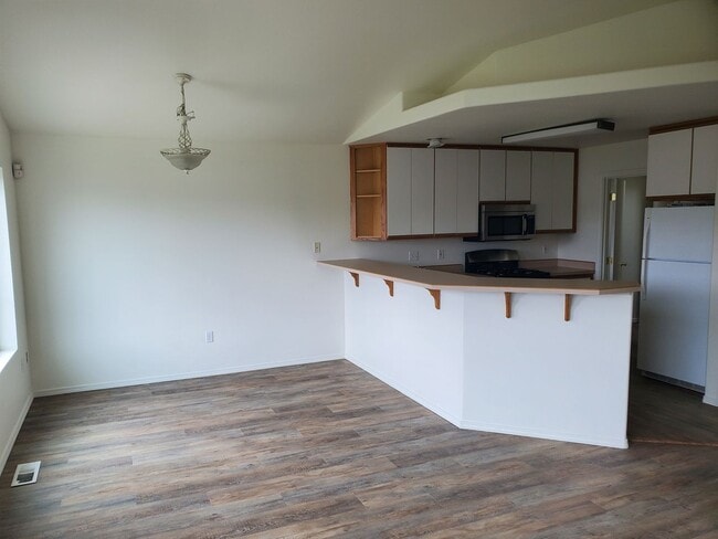 Photo - 562 NE Negus Loop Unidad 564