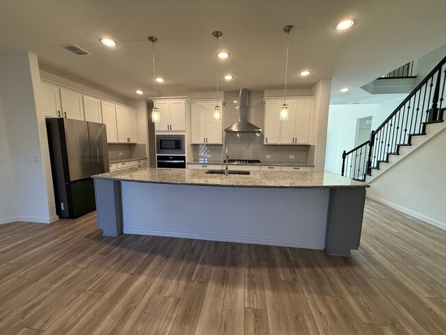 Photo - Room for Family and Friends!