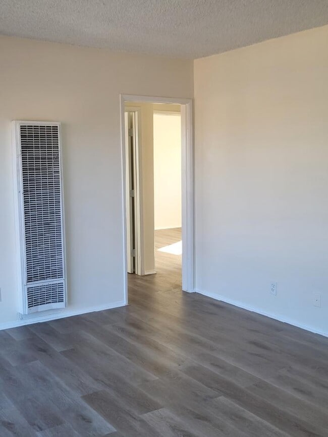 722 W 56th St Unit 4