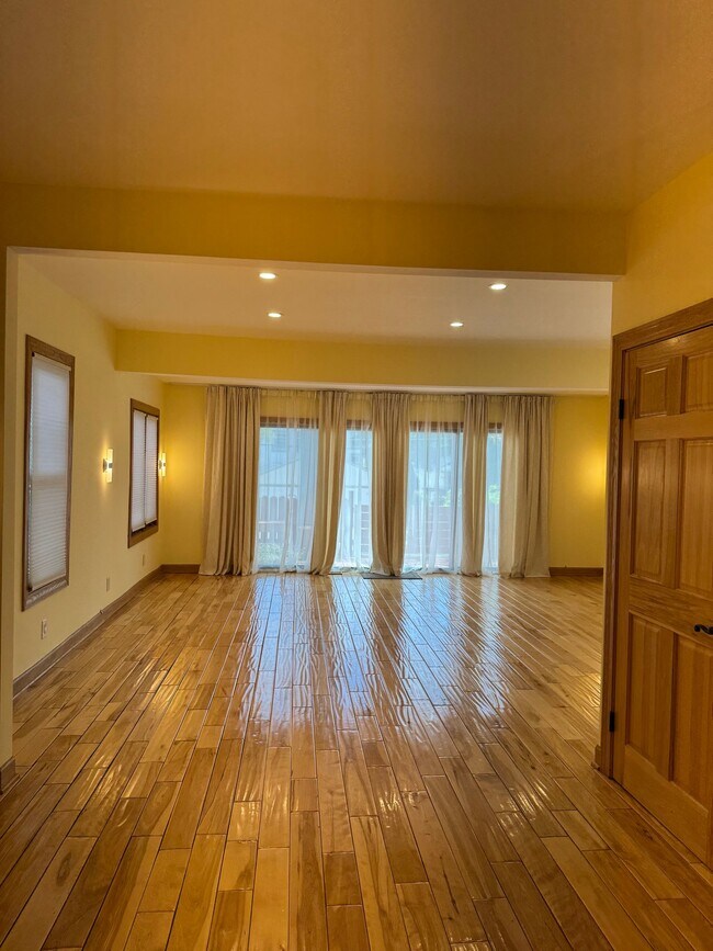 Photo - 341 Riverdale Dr