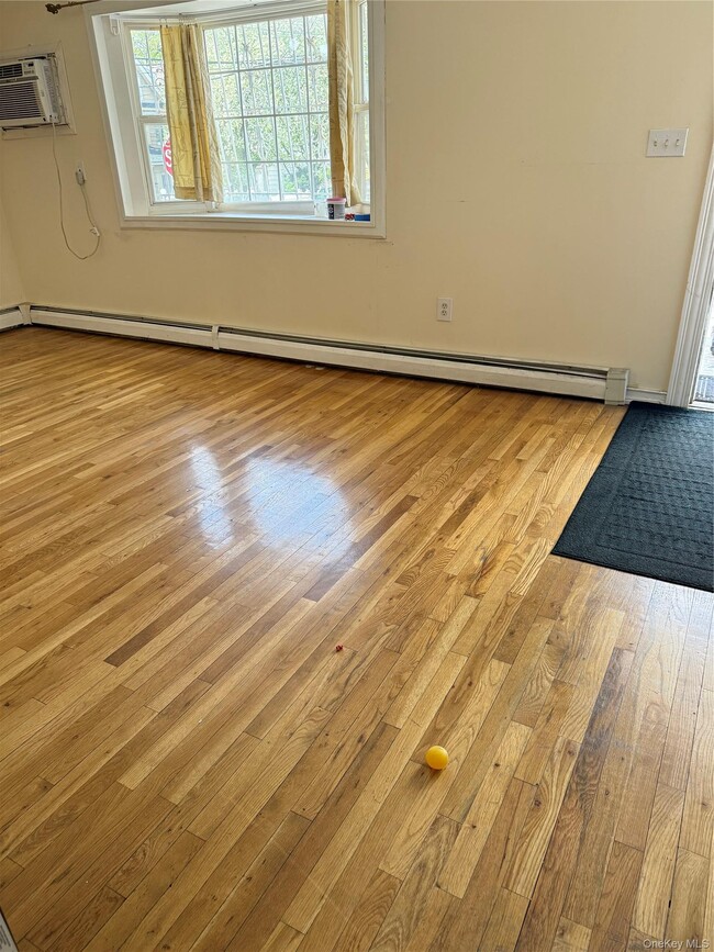 Photo - 143-04 105th Ave