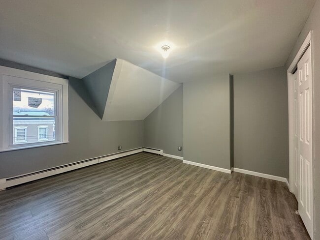 Building Photo - 163 Chambers St Unit 4