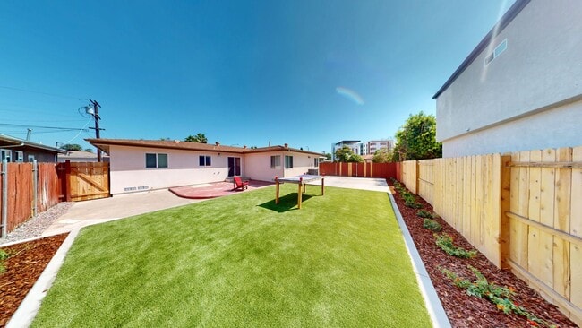Building Photo - Newly Renovated 6 bed house on 63rd!