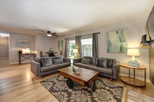 Building Photo - 8616 Midfield Way Unit 2