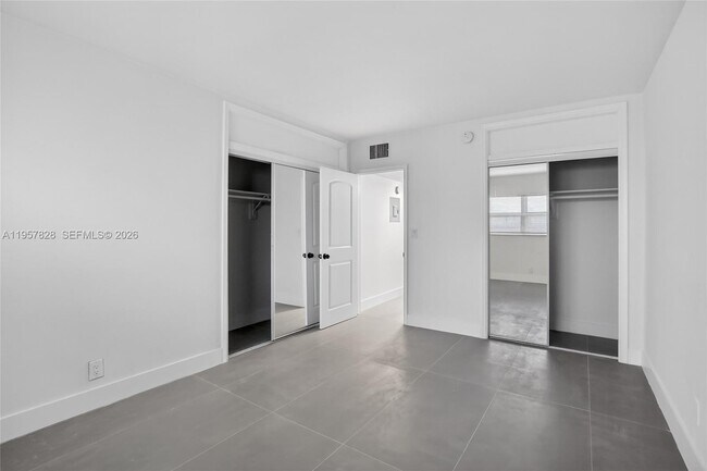 Photo - 1740 Funston St Unidad 5