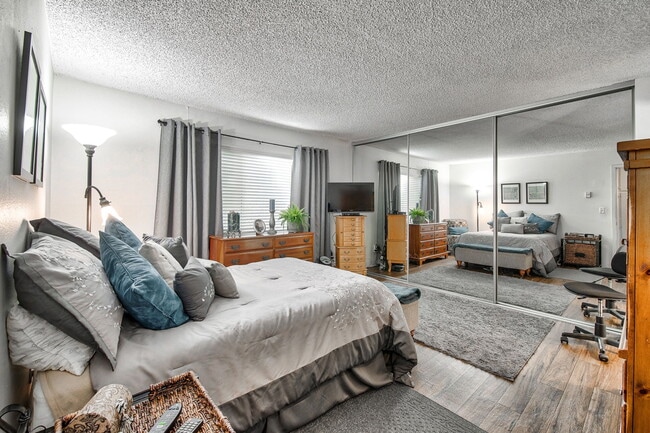 Photo - Balboa Plaza