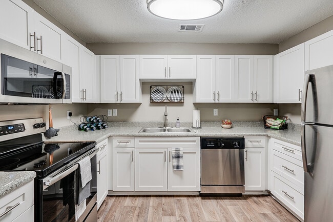 Oak Hollow Apartments