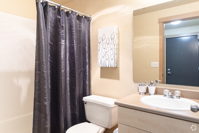 2BR, 2BA - 980 SF