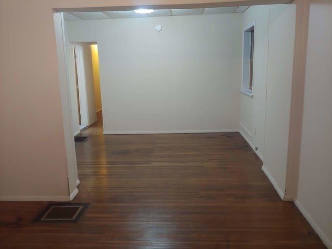 Building Photo - 1549 Kemble St Unit 1