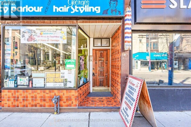 Photo - 741 Queen St E