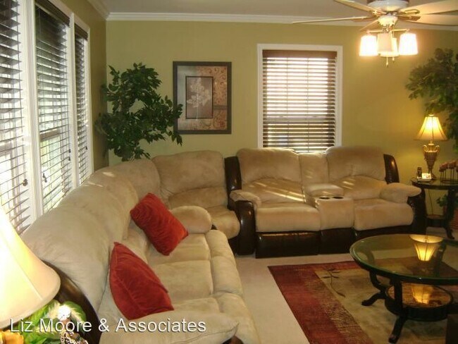 3 br, 2.5 bath House - 216 Lincoln Street - 3 br, 2.5 bath House - 216 Lincoln Street