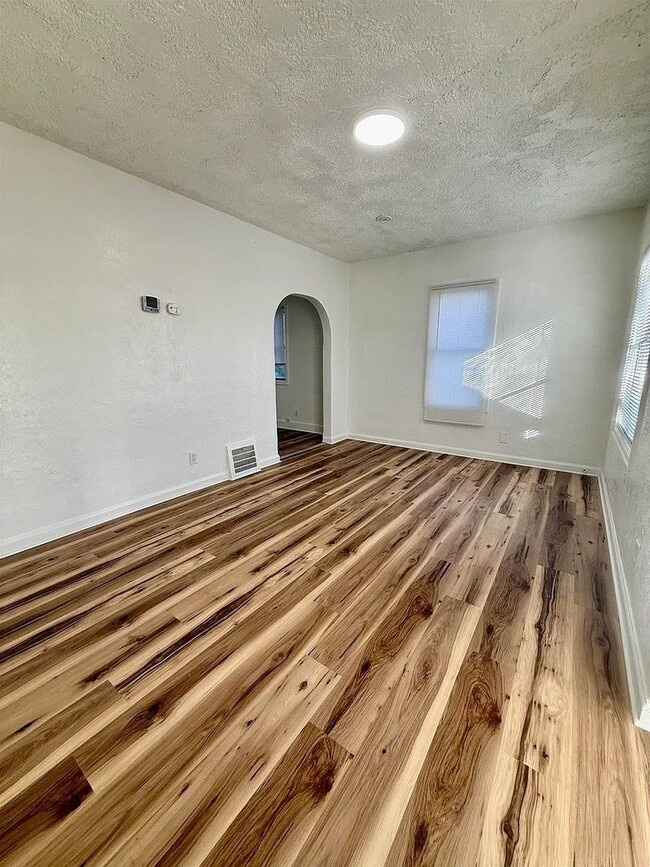 Photo - Charming, single-family, 4 bed / 1.5 bath home on W Pine St