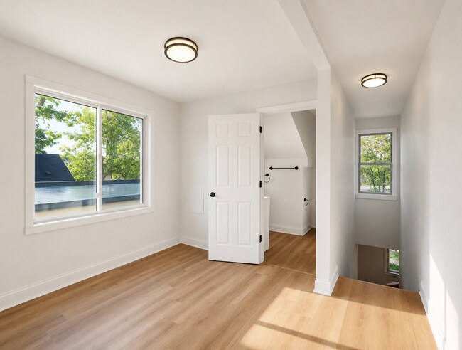329 W Muir Ave