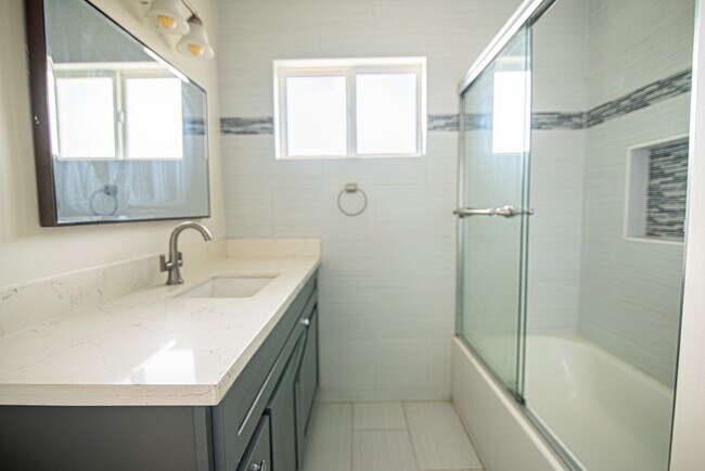 Photo - 22831 Burton St