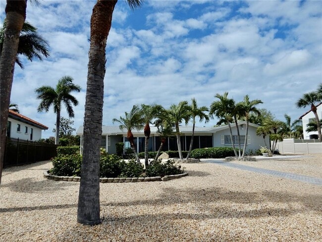 Photo - 337 1st St W