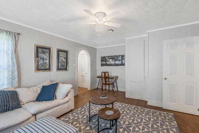 Photo - 108 Sharon St