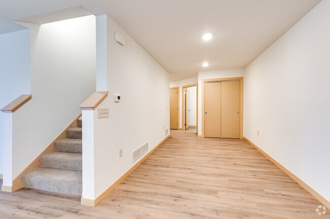 Townhouse - 3BR, 2.5Bath- 1778SF - Dining