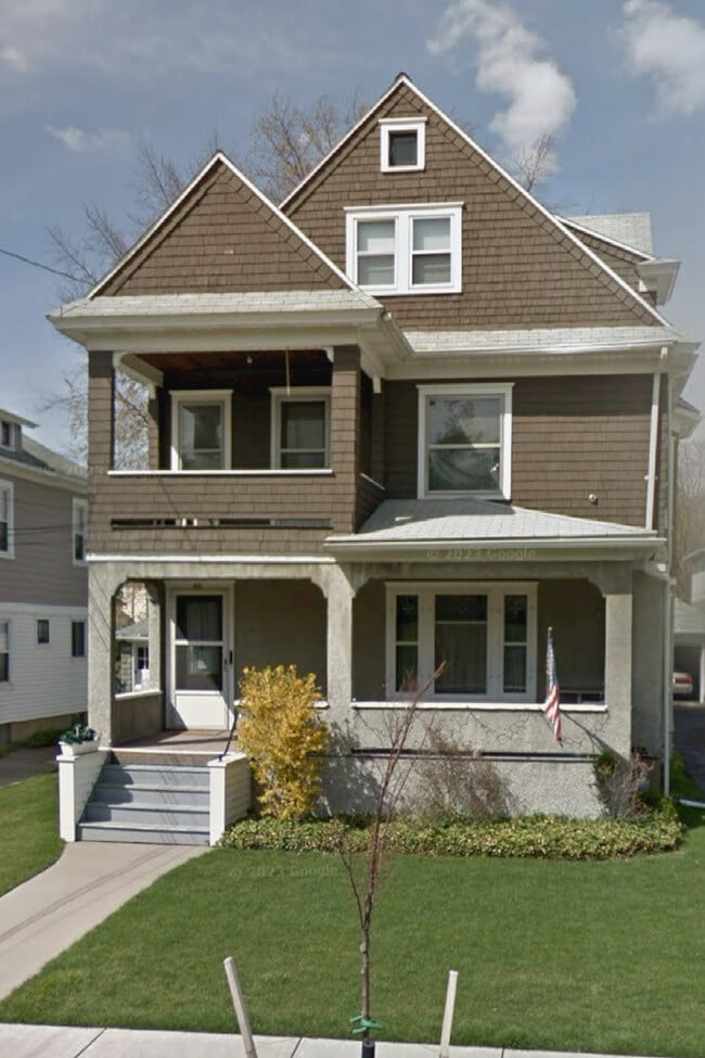 Building Photo - 40 Bennett Ave Unit 1