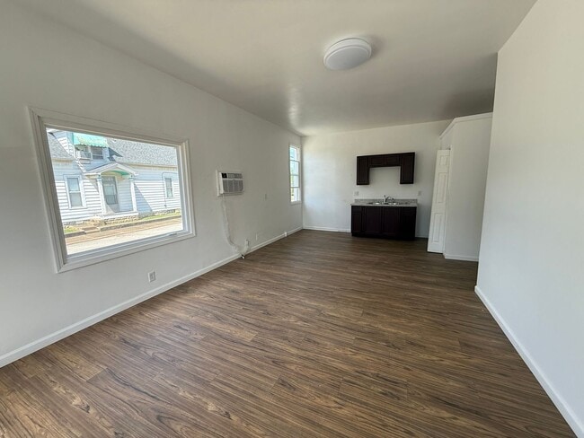 Building Photo - 1 Bedriom Remodeled Rental