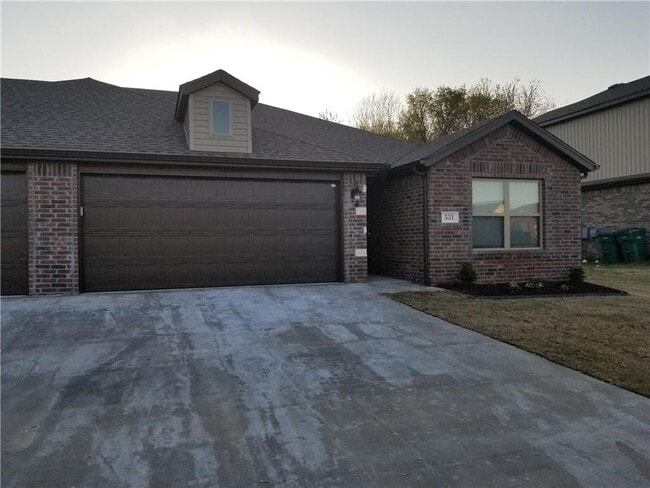 Photo - 531 Vee St Townhome