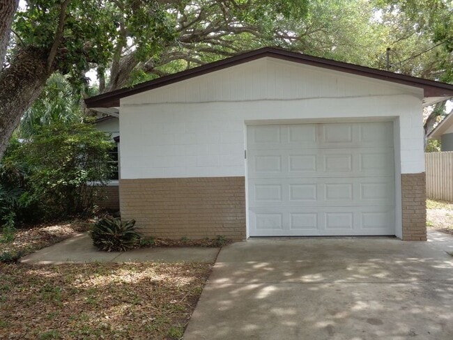 Photo - 799 E 10th Ave