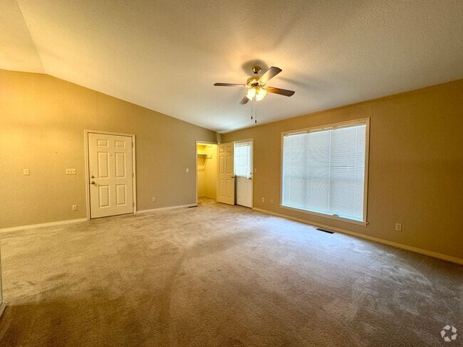 Building Photo - 2 Bed • 2 Bath • Overlooking the White River Unit Apt 3