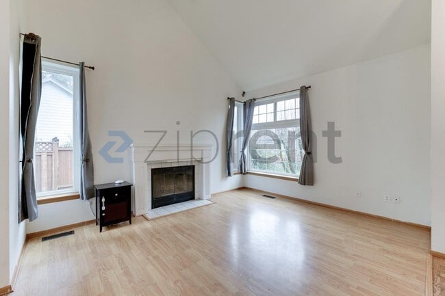 Photo - 3318 243rd St E