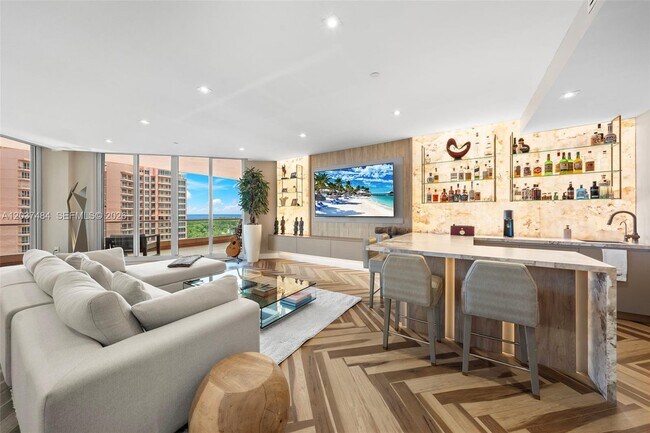 60 Edgewater Dr Unit 11F