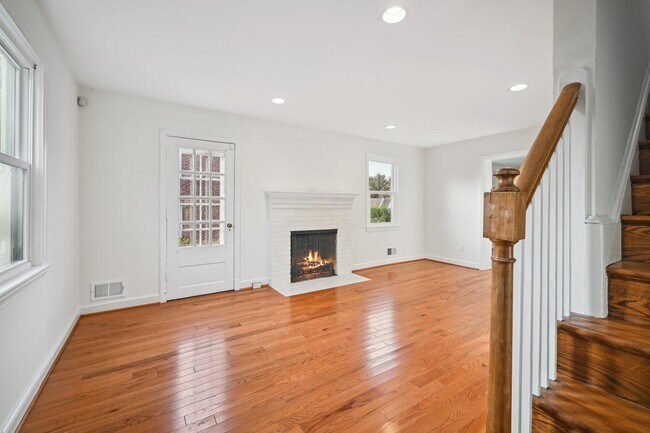 Photo - 2711 Elnora St