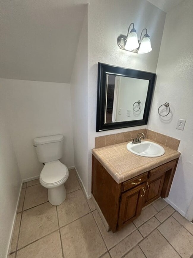 Photo - 2 Bedroom 1.5 Bathroom Condo In SE Visalia!!