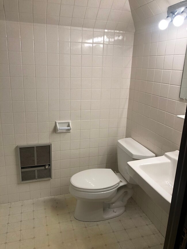 baño - 95 N Whittlesey Ave Unidad 3