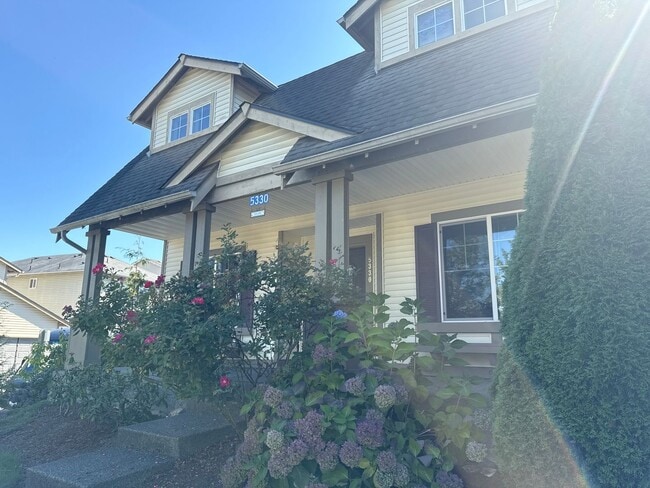 Building Photo - Large Mount Vernon Home