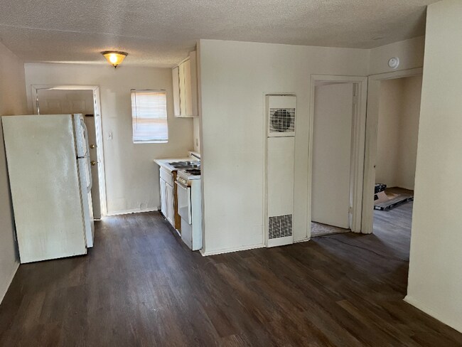 Photo - 712 Hopkins St