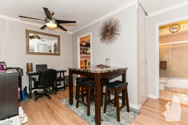 Photo - 3620 N Pine Grove Ave Unit 302