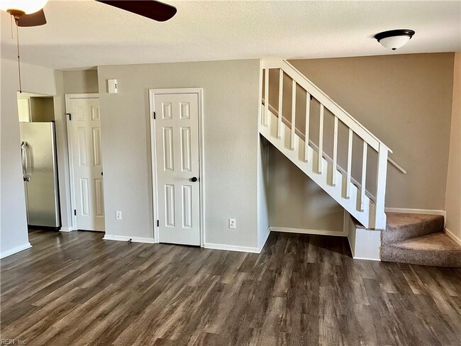 Photo - 1924 Woodgate Arch Townhome