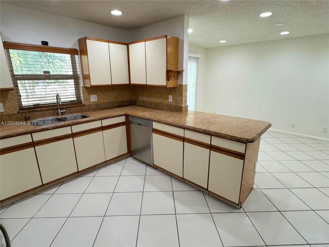 Photo - 61 SW 34th Ave