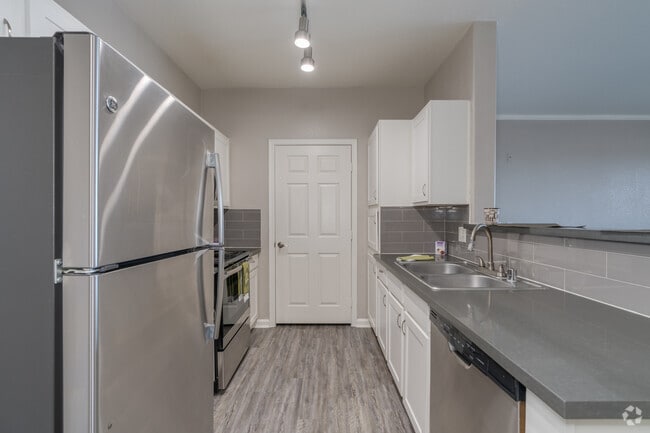 2BR, 2BA - 1,121SF