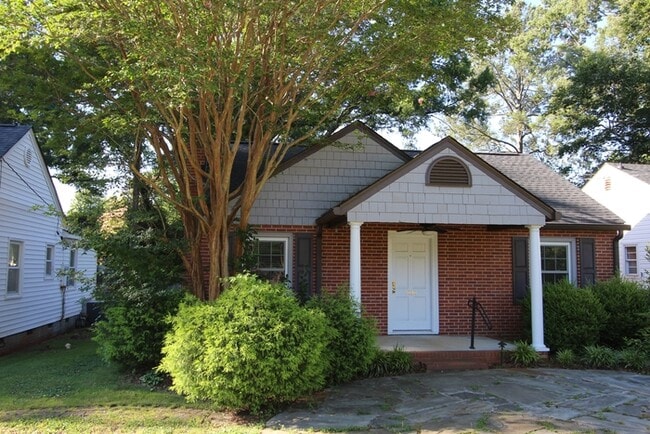 Building Photo - 1000 Beverly Dr