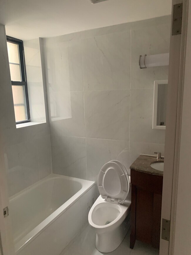 2a - 5101-5107 N 12th St