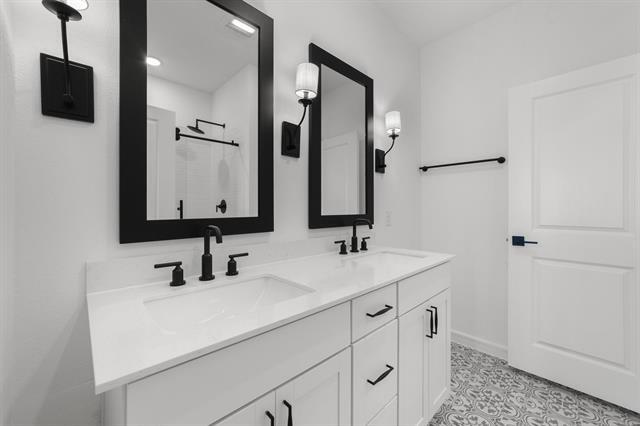 Photo - 2213 Maple Cir