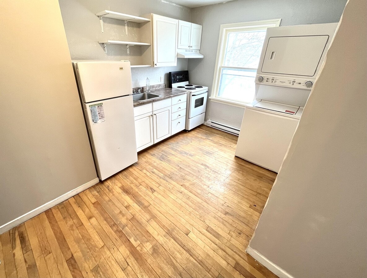 Photo - 126 Empire Ave Unité C