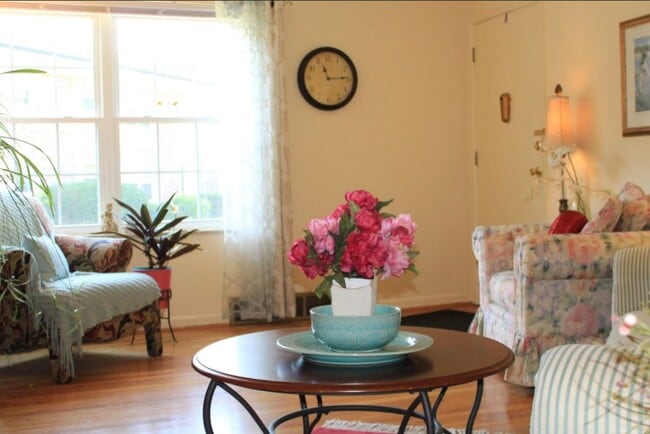 Colonial Village Apartments