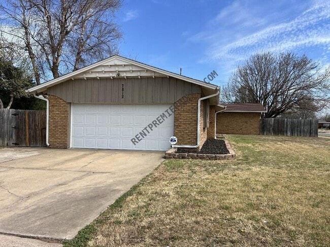 Building Photo - 7812 S Country Club Dr