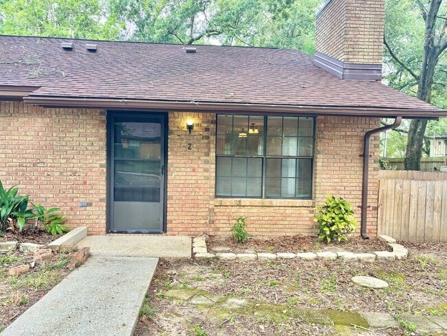 Building Photo - 9345 Chisholm Rd