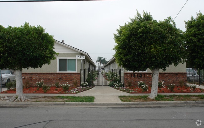 15121 Van Buren St