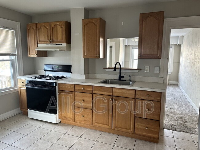 Photo - 655 Green St Unit 2