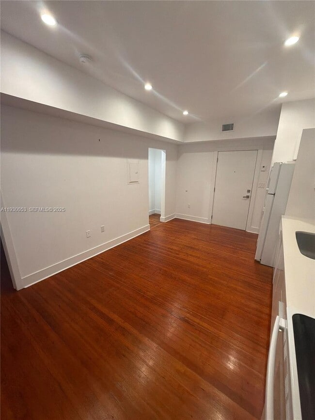 Photo - 3677 Poinciana Ave Unidad 6A