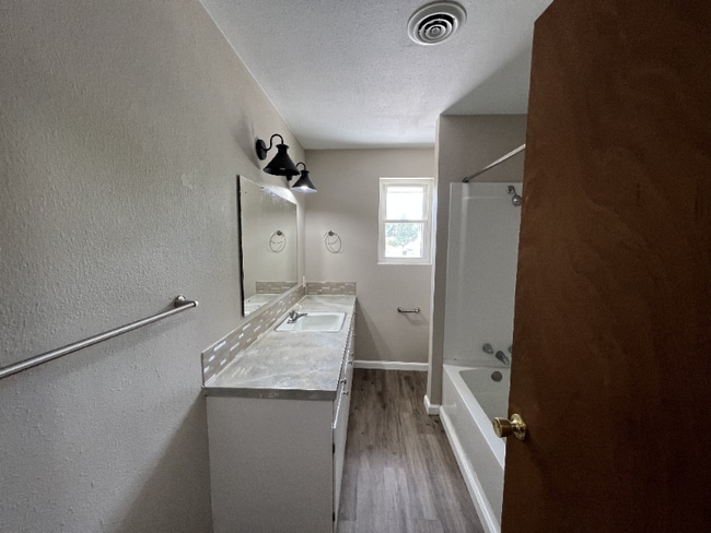 Photo - 618 N Ohio St