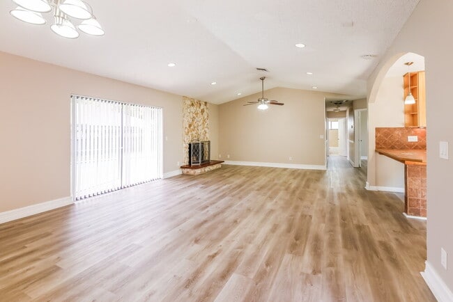 Photo - 640 SW 95 Terrace