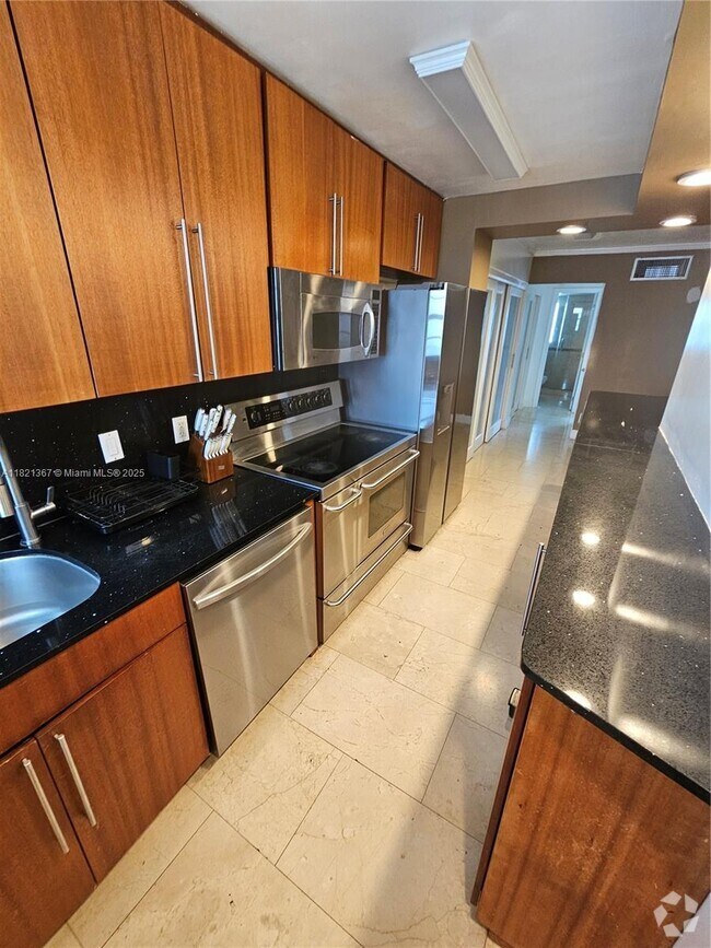Building Photo - 1340 Lincoln Rd Unit 803 Rental